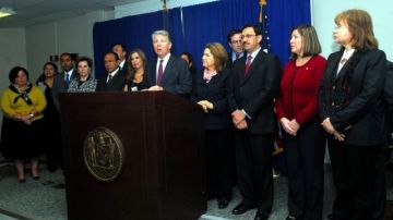 El fiscal del Distrito de Manhattan, Cyrus R. Vance, se reunió ayer con la Coalición de Consulados Latinoamericanos de Nueva York, para anunciar la campaña antifraude.