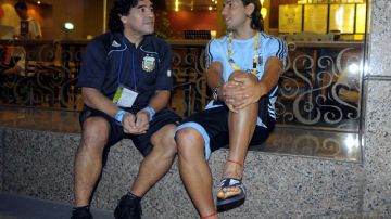 Las buenas relaciones entre Diego y Agüero llegaron a su final cuando el jugador del Manchester City se apartó de la hija del ex técnico.