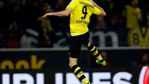 Lewandowski celebra su gol de ayer con Borussia.