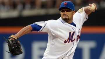 Johan Santana se convirtió ayer en agente libre, luego que los Mets decidieron rescindir contrato con el as venezolano.