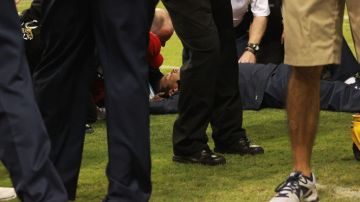 Gary Kubiak, entrenador en jefe de los Houston Texans, se desplomó durante el partido en el estadio Reliant.