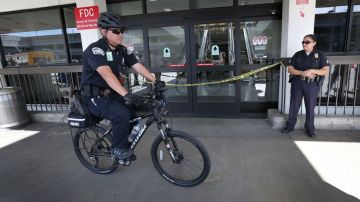 La policía reforzó la seguridad tras el tiroteo en LAX.