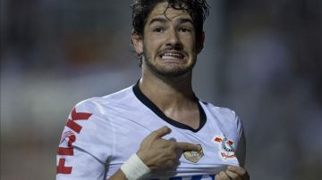 En la imagen, el jugador de Corinthians Alexandre Pato.