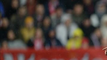 El jugador del Bayern Munich Mario Mandzukic (d) ante el Viktoria Plzen con sus compañeros de equipo , durante el juego de la Liga de Campeones que se disputó en Múnich, Alemania.