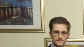 Snowden se reunió recientemente con el parlamentario alemán Hans-Christian Ströbele en Moscú y le entregó una carta en la que pedía clemencia al Gobierno de EEUU.