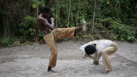 El largometraje 'Besouro', sobre la lucha de un hombre brasileño de descendencia africana, trata los temas de la discriminación, la diversidad y el arte en Brasil.