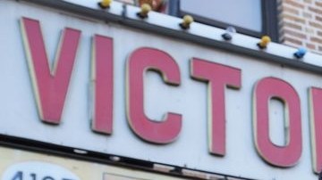 Víctor de León es el responsable de que miles de personas puedan trasladarse de un lugar a otro en la Ciudad de Nueva York.