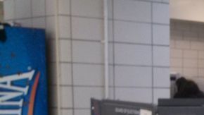 Diana Bonilla llegó a primera hora a emitir su voto.