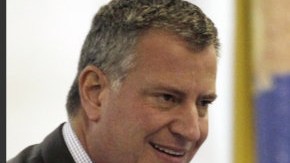 Bill de Blasio (izquierda) y Joe Lhota se muestran positivos.