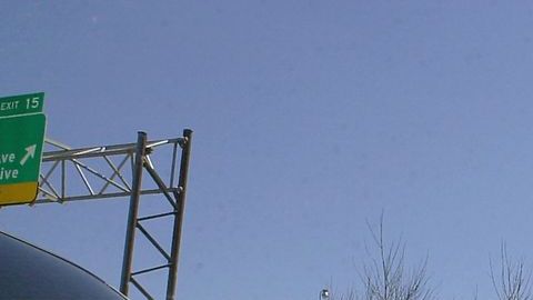 Los agentes de la Patrulla Fronteriza aseguran que muchas veces se ven obligados a dispararle a los que le lanzan piedras.