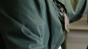 Para evitar desangrarse, Brian Ludmer usó una sudadera a manera de torniquete.