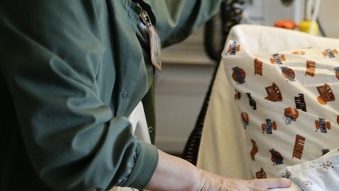 Para evitar desangrarse, Brian Ludmer usó una sudadera a manera de torniquete.