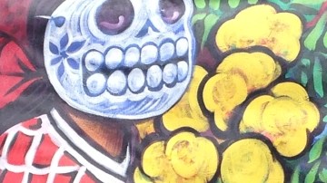 Mural de Día de Muertos en el Museo de Oakland.