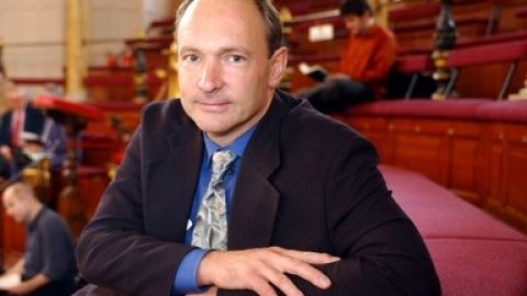 El padre de la red propuso un debate público.