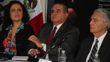 Ardelio Vargas, al centro, admitió que la institución está necesitada de reformas.