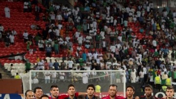 Jugadores mexicanos posan con sus medallas al lograr el segundo lugar.