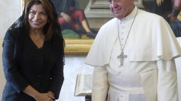 El Papa Francisco se reunió ayer con la presidenta de Costa Rica, Laura Chinchilla (i)  en la Ciudad del Vaticano.