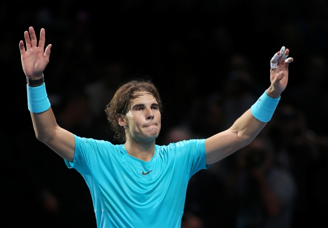 Rafael Nadal  celebra  su victoria en dos set ante Roger Federer.