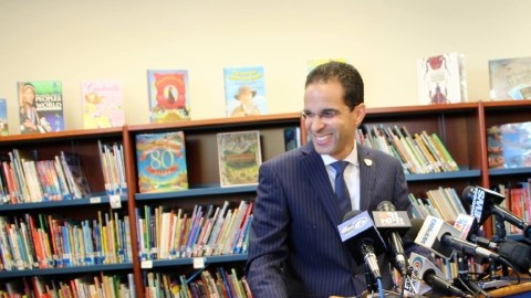 El dominicano Angel Taveras es actualmente alcalde de Providence,  y  busca hacer historia por segunda vez, si se convierte en el primer gobernador latino en el estado de Rhode Island.