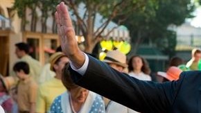 Un viaje al Hollywood clásico en el que Hanks da vida a Walt Disney.