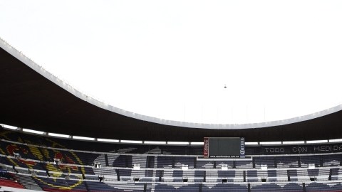 La selección de  Nueva Zelanda entrenó ayer en el imponente Estadio Azteca para el cru- cial partido de hoy ante México, en el que su máxima meta será que no le anoten.