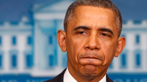 Obama expresó su malestar con las demoras de la puesta en marcha del plan y dijo que ofrecerá una solución a los que están perdiendo la cobertura de salud.