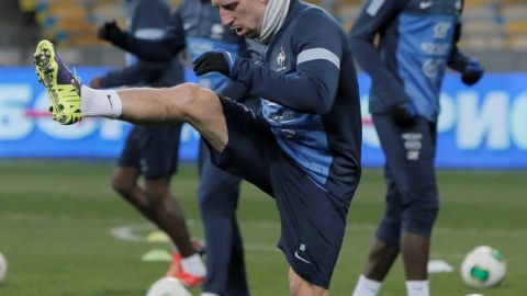 Franck Ribery (centro) durante los entrenamientos de ayer en el Kiev.