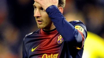 Lionel Messi se lesionó durante un partido con el Betis y no podrá estar en las canchas hasta el próximo año.