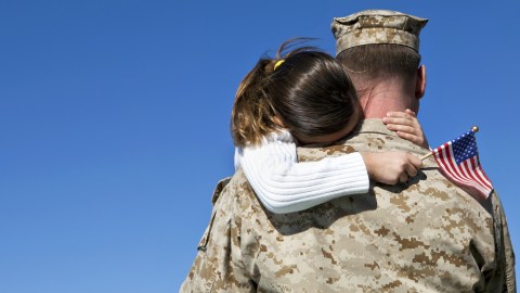 Los familiares de militares que por las actuales leyes de inmigración no pueden obtener sus papeles, tendrán una solución con la nueva directiva de USCIS.