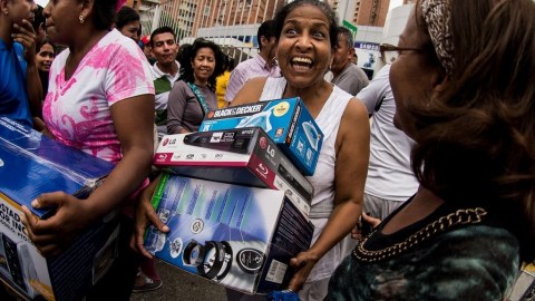 Clotilde Palomino estaba contenta tras comprar electrodomésticos a precios justos.