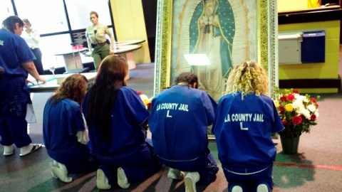 La Virgen de Guadalupe fue la protagonista de una misa bilingüe que se llevó a cabo el domingo por la mañana.