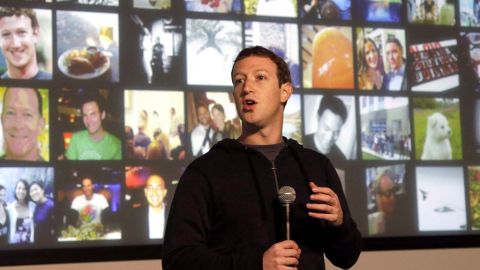 El director general de Facebook, Mark Zuckerberg se ha destacado por donaciones a campañas