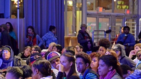 Los estudiantes que asistieron anoche al foro 'Hablando de Transición' tuvieron la oportunidad de escuchar y plantear ideas sobre el futuro de Nueva York.