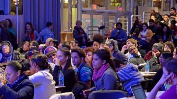 Los estudiantes que asistieron anoche al foro 'Hablando de Transición' tuvieron la oportunidad de escuchar y plantear ideas sobre el futuro de Nueva York.