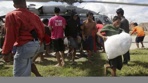 La ayuda humanitaria sigue llegando a las zonas afectadas.
