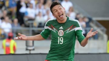 Oribe Peralta consiguió un hat-trick en el triunfo 4-2 de México sobre Nueva Zelanda