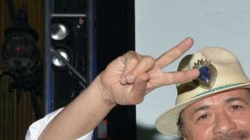 El disco de Santana abarcará el pop, el rock, la salsa, el hip-hop, el folk e incluso la bachata.