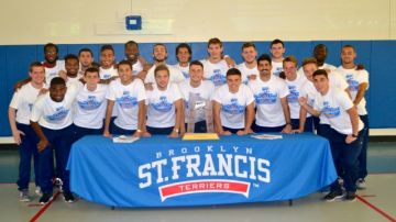 Equipo de Saint Francis, de Brooklyn, que mañana visitará al conjunto de Penn State, en la primera fase por el título de NCAA.