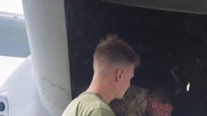 Marines  auxilian en las tareas de reparto de suministros y seguridad en Filipinas.