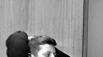 El asesinato del presidente John F. Kennedy, ocurrido en noviembre de 1963, tuvo un gran impacto dentro de la comunidad latina de Nueva York.