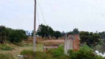 Un experto forense en la zona donde fueron halladas las fosas con cadáveres en la localidad de La Barca, en el estado de Jalisco, México.