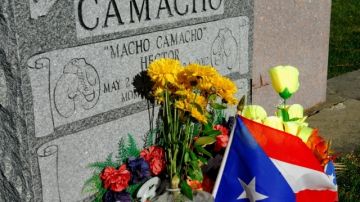 Tumba del exboxeador puertorriqueño Héctor "Macho" Camacho, en el cementerio St. Raymond.