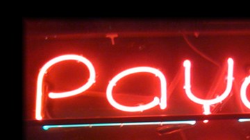 Los llamados Payday loans son préstamos de corto plazo que se garantizan con cheques de nómina futuros o la factura de un auto usado.