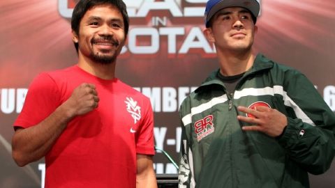 Manny Pacquiao (izquierda) y Brandon Ríos miden fuerzas hoy en Macao, China.