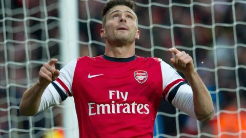El delantero del Arsenal Olivier Giroud celebra el primer gol contra el Southampton durante el partido de la Premier League que han jugado Arsenal y Southampton en el Emirates stadium en Londres, Reino Unido.