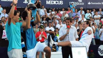 David Nalbandian (d) colgó ayer la raqueta con Rafa Nadal y Novak Djokovic como invitados de lujo.