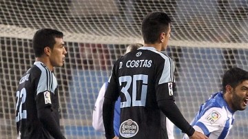 En una noche de inspiración, el mexicano Carlos Vela (c) marcó ayer cuatro goles para la Real Sociedad.