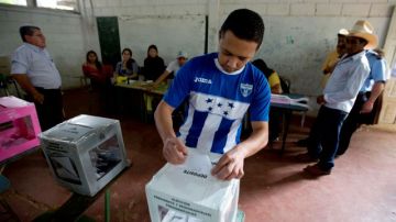 Con una alta participación, los hondureños salieron a votar para elegir presidente.