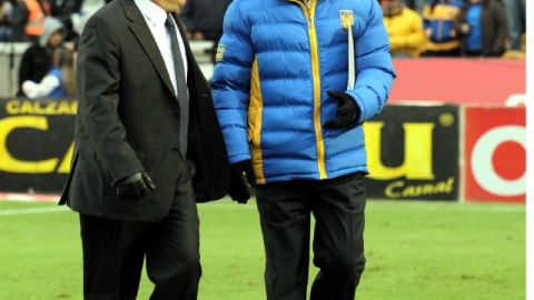 Miguel Herrera y 'Tuca' Ferretti  en el medio tiempo.