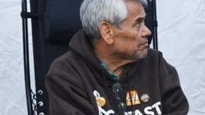 Los activistas, liderados por Eliseo Medina, tienen permiso para permanecer en la carpa hasta finales de diciembre.